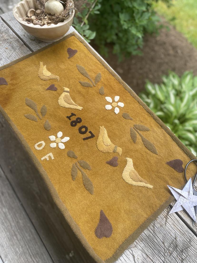 Louisa's Garden Finished Table Mat