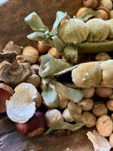 Velvet Pea Pod Pin Keeps