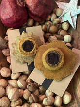 Folky Wooly Sunflower Pins