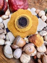 Folky Wooly Sunflower Pins